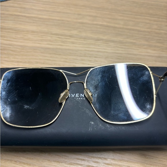 Givenchy Sunglasses Gold Frame made in Italy logo - Picture 5 of 17